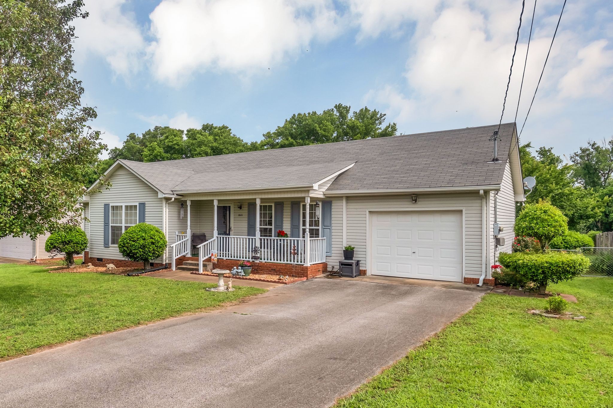 1611 London Dr
