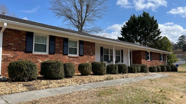 425 Westview Dr NE