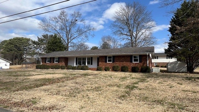 425 Westview Dr NE