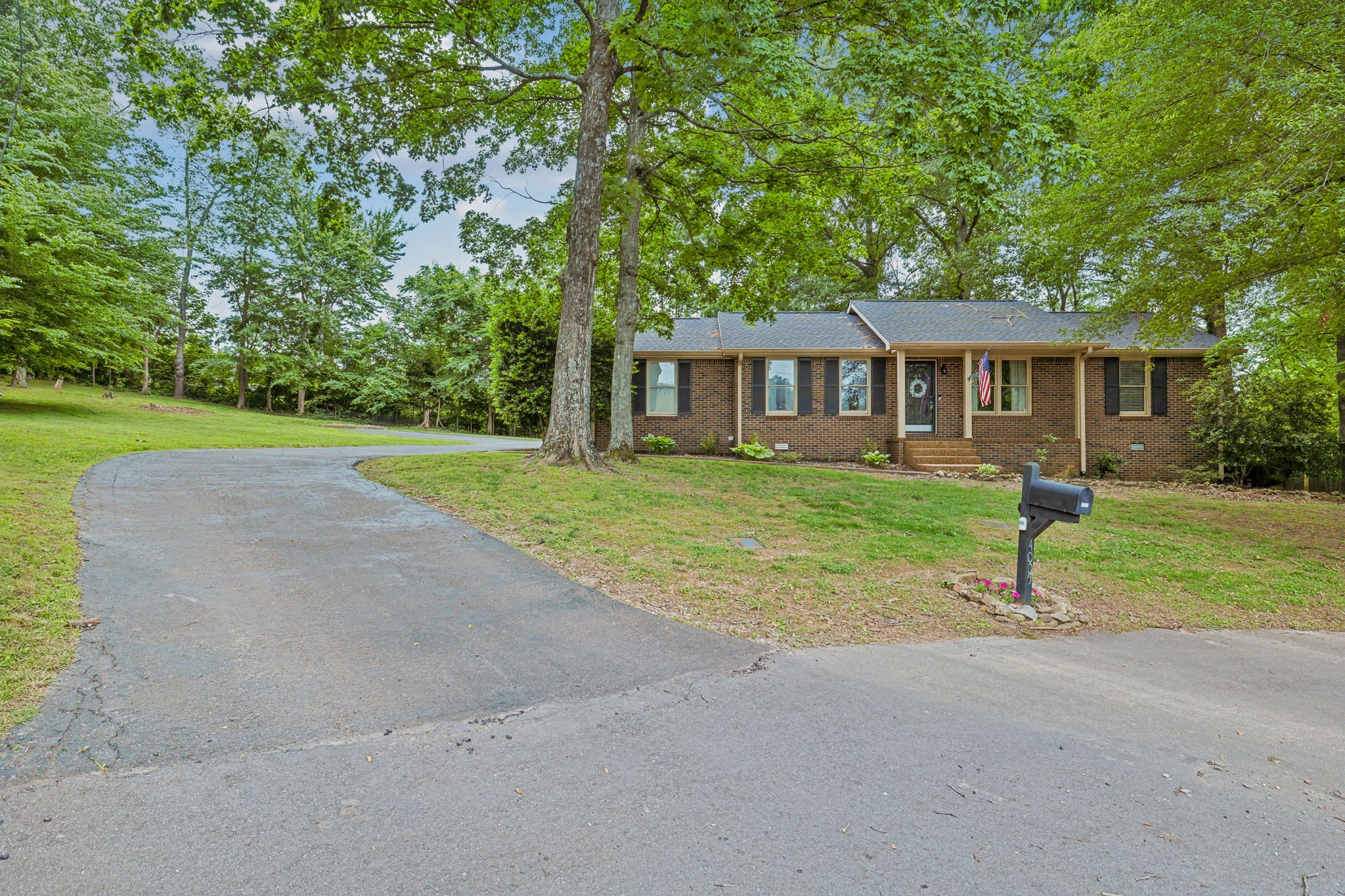 4005 S Hillwood Ct