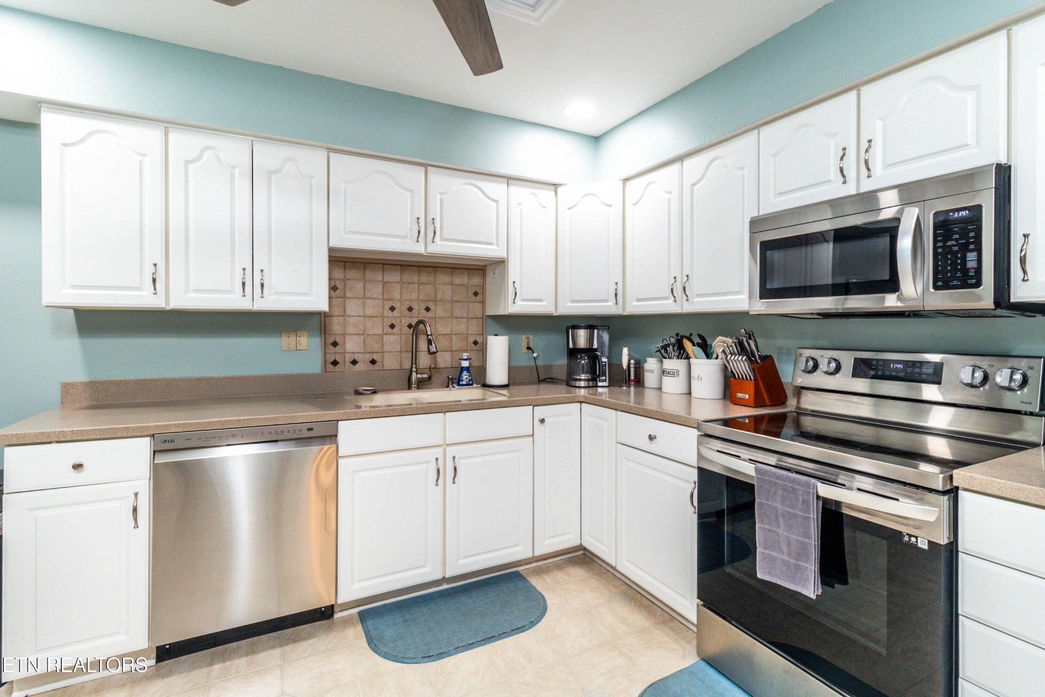 10468 Laura Lee Lane