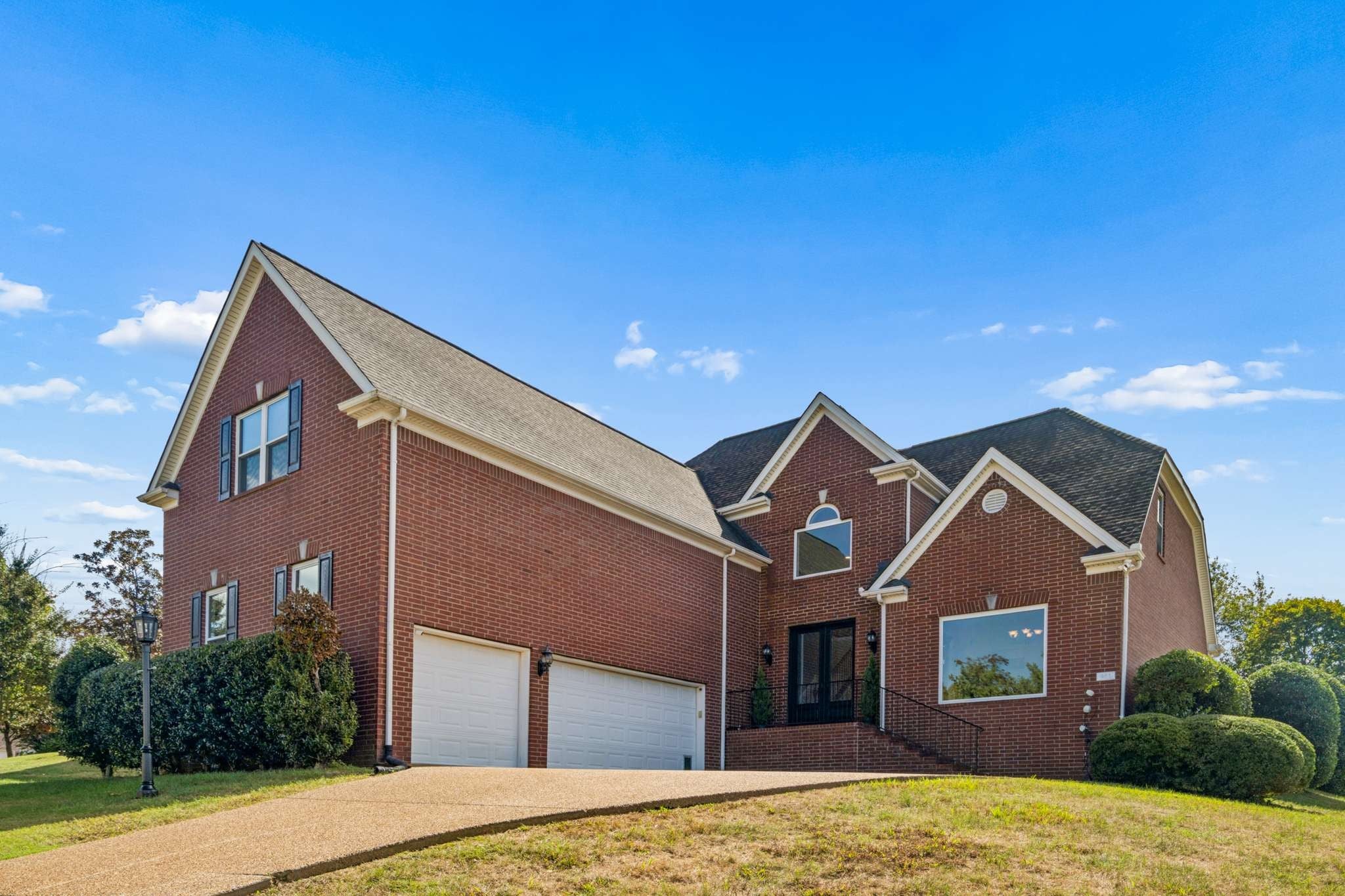 401 Woodcrest Ln