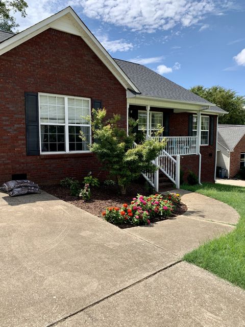 Photo of 2723 Mollys Ct, Spring Hill, TN 37174 (MLS # 3132415)