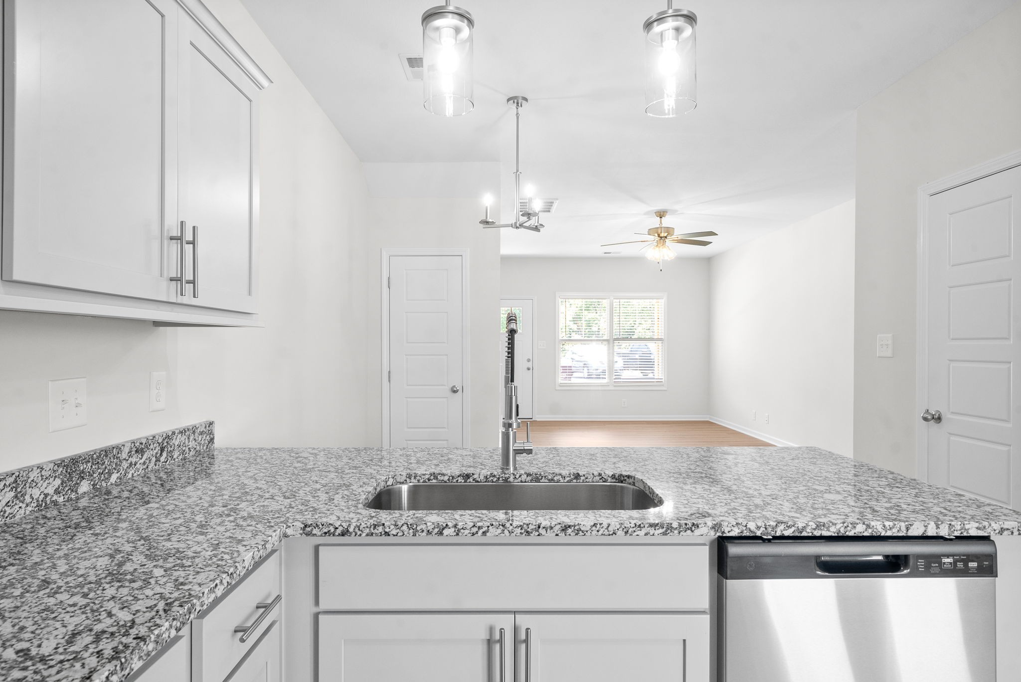 Clarksville, Tennessee 37043, United States, 2 Bedrooms Bedrooms, ,3 BathroomsBathrooms,Residential,Active,144703