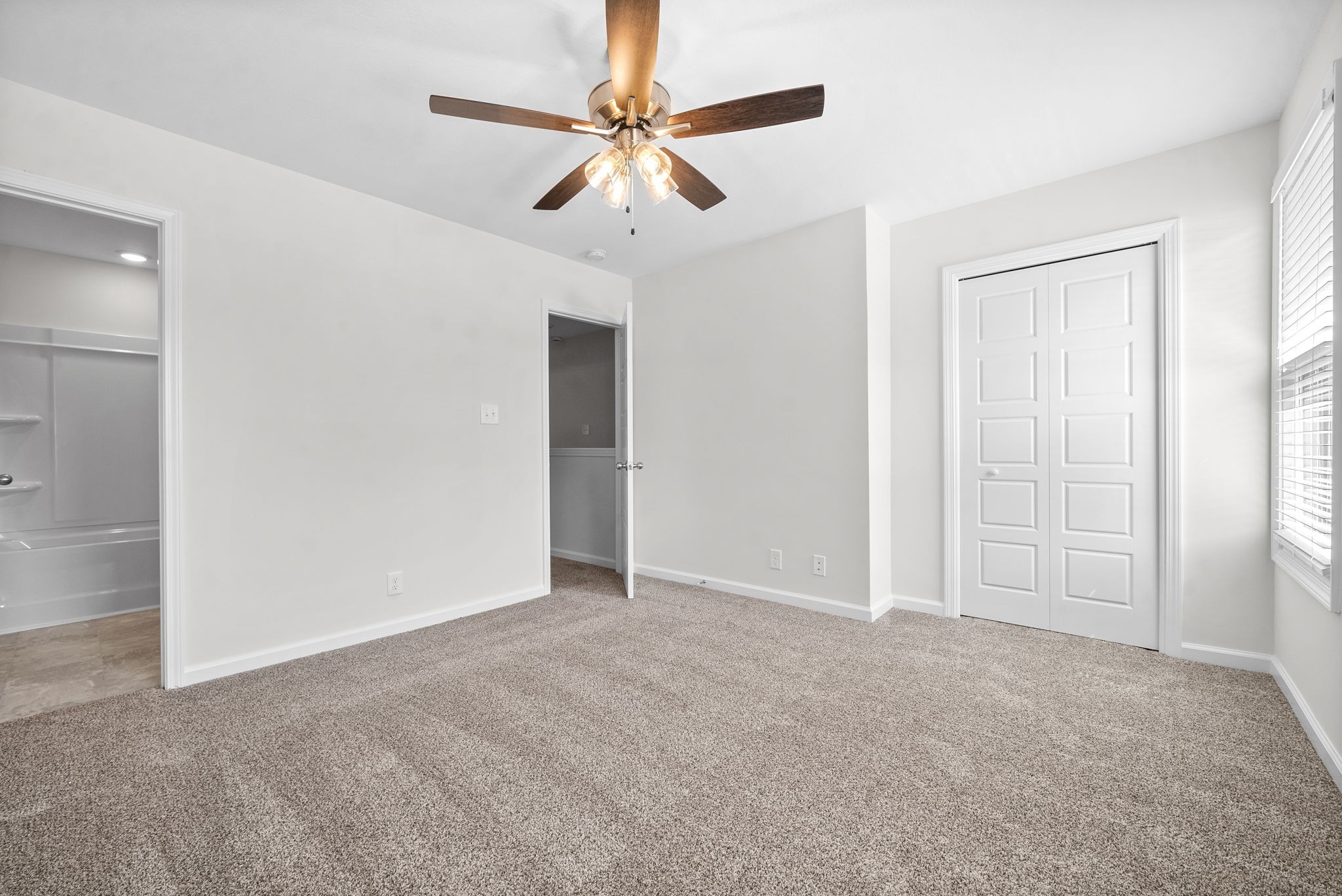 Clarksville, Tennessee 37043, United States, 2 Bedrooms Bedrooms, ,3 BathroomsBathrooms,Residential,Active,144703