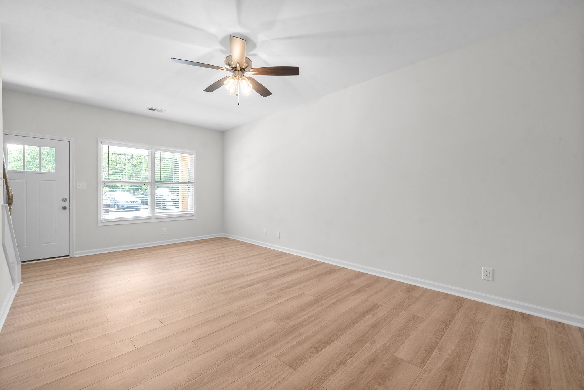 Clarksville, Tennessee 37043, United States, 2 Bedrooms Bedrooms, ,3 BathroomsBathrooms,Residential,Active,144703