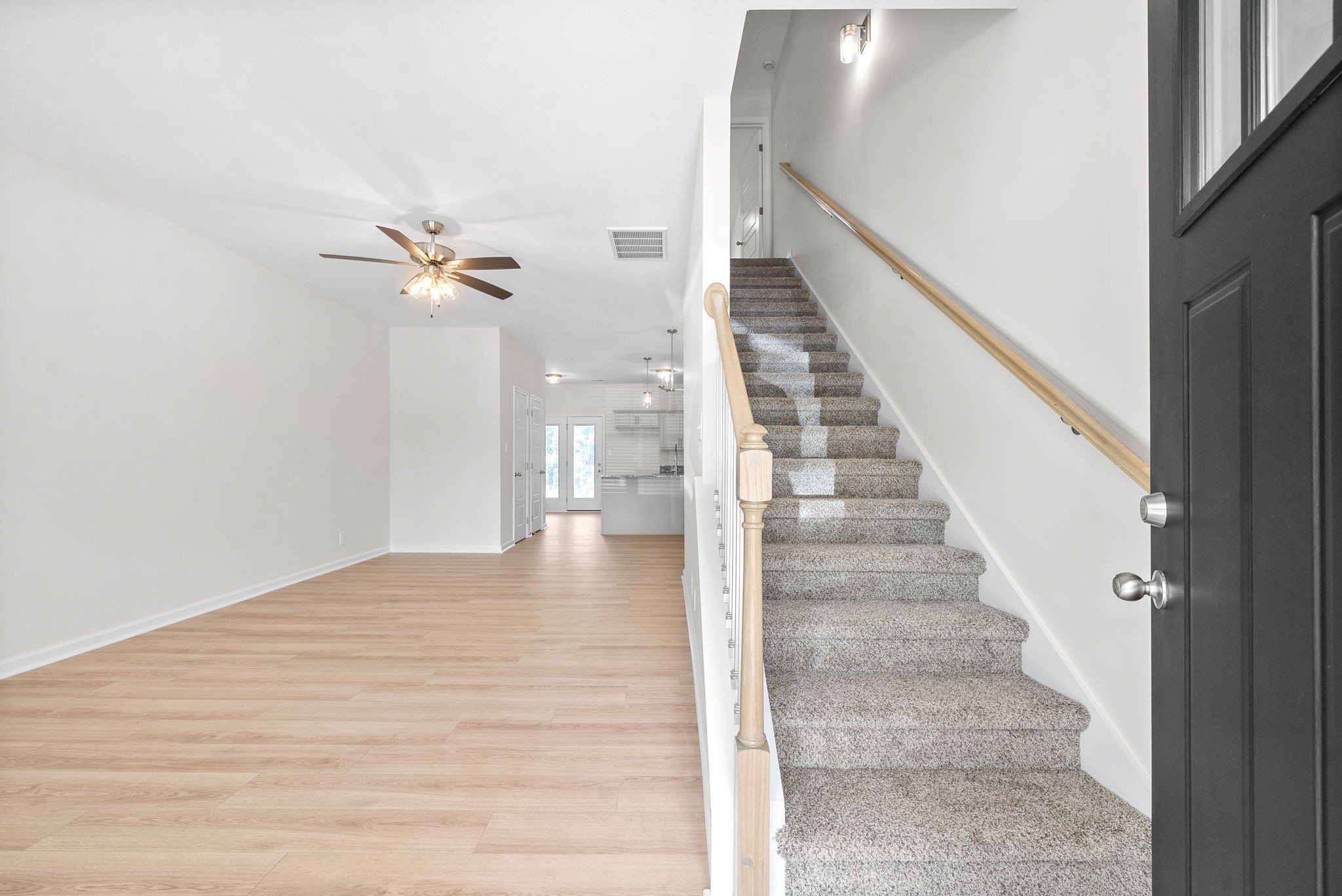 Clarksville, Tennessee 37043, United States, 2 Bedrooms Bedrooms, ,3 BathroomsBathrooms,Residential,Active,144703