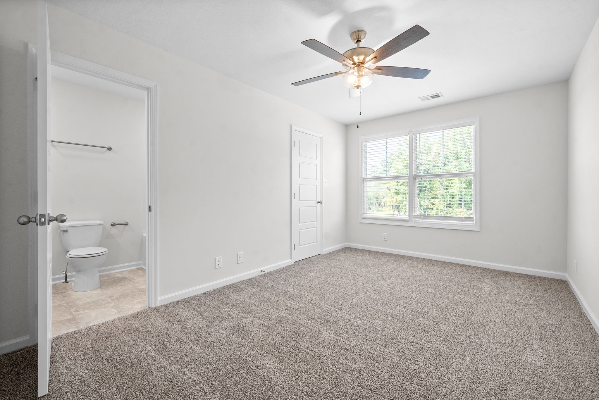 Clarksville, Tennessee 37043, United States, 2 Bedrooms Bedrooms, ,3 BathroomsBathrooms,Residential,Active,144703