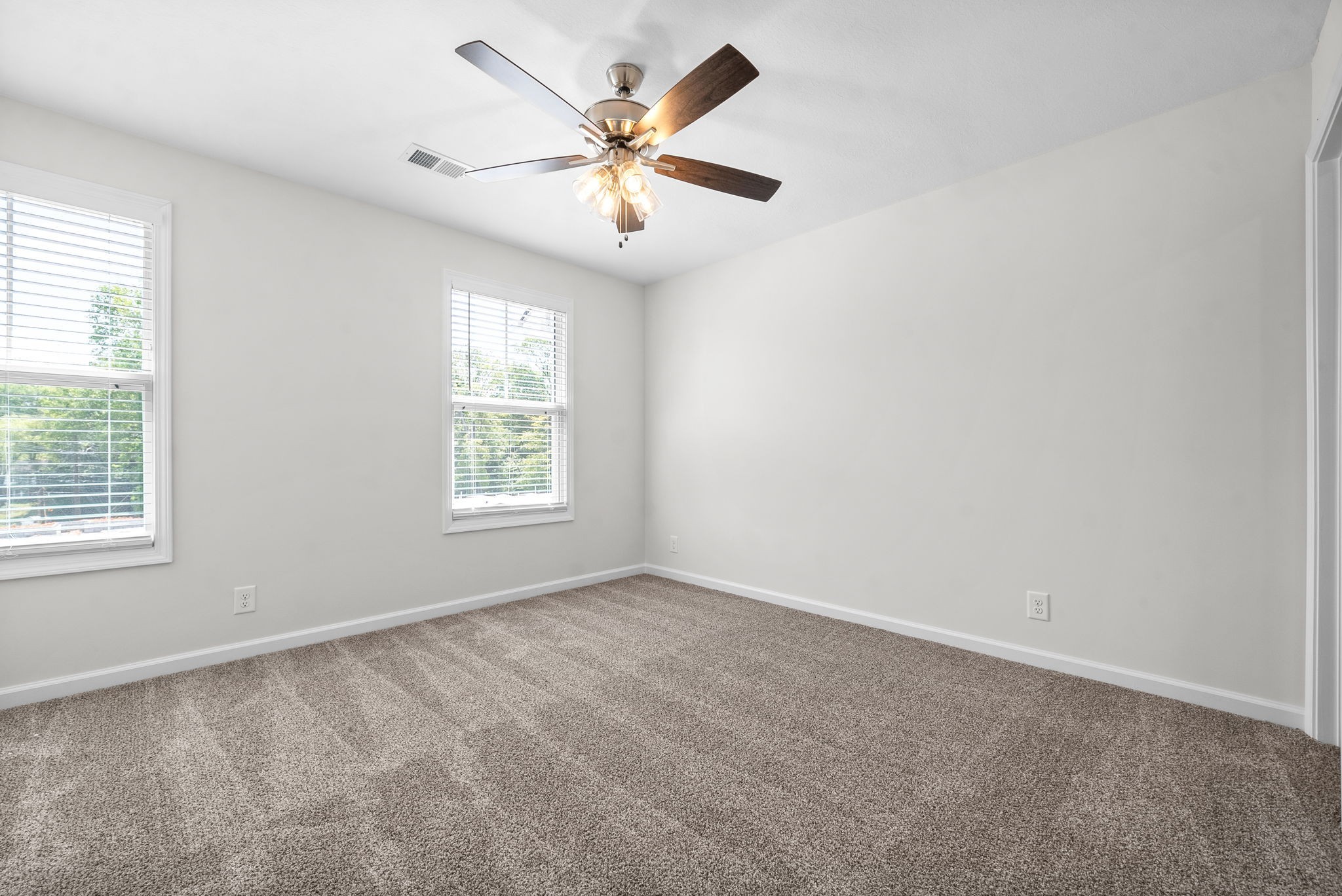 Clarksville, Tennessee 37043, United States, 2 Bedrooms Bedrooms, ,3 BathroomsBathrooms,Residential,Active,144703