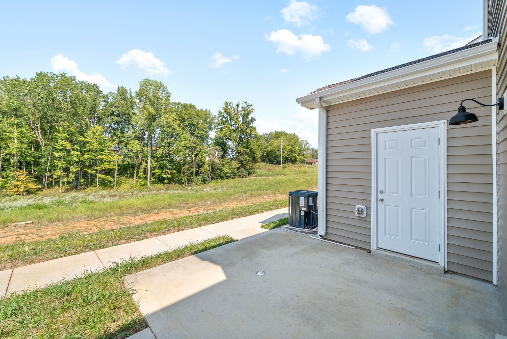 Clarksville, Tennessee 37043, United States, 2 Bedrooms Bedrooms, ,3 BathroomsBathrooms,Residential,Active,144703