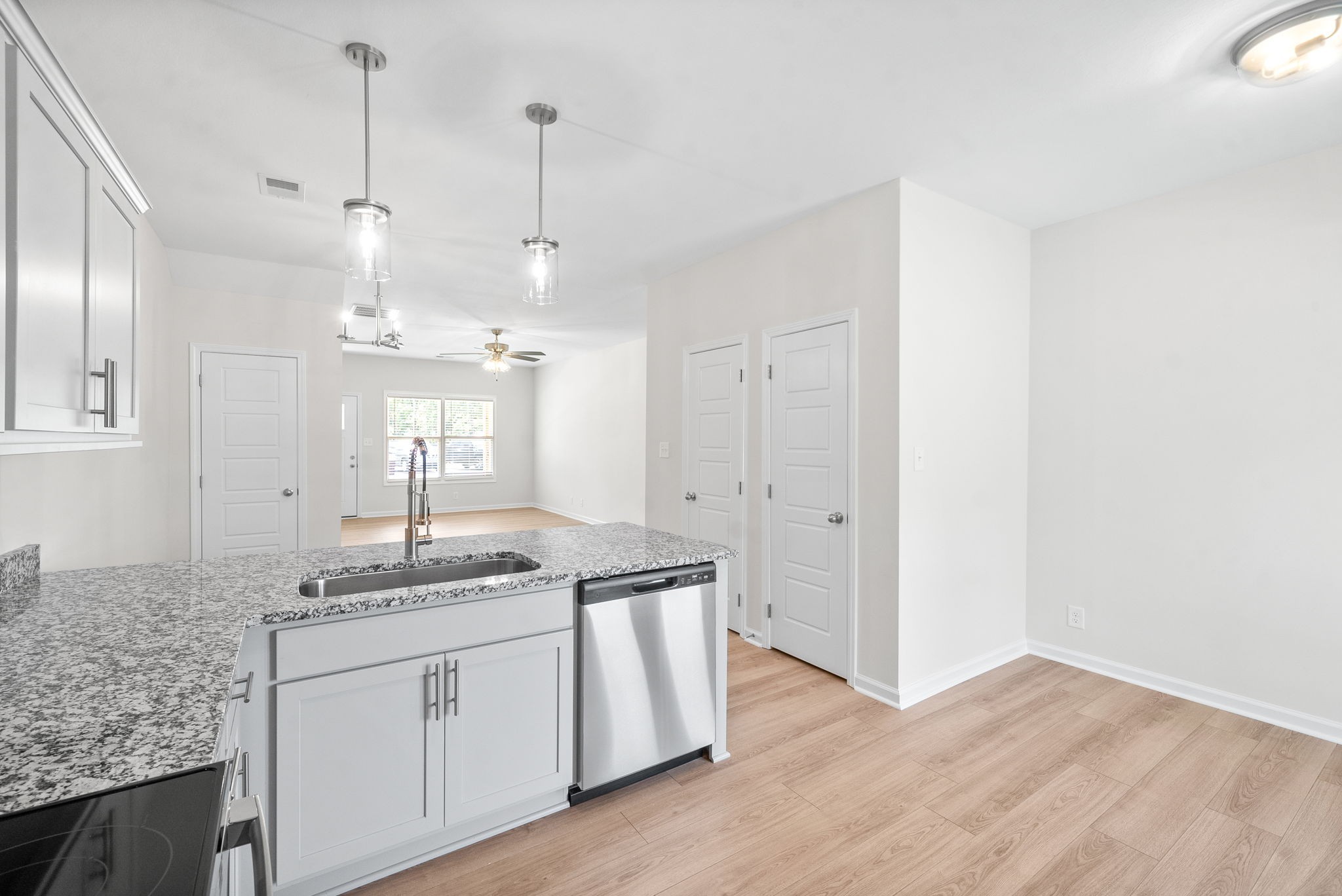 Clarksville, Tennessee 37043, United States, 2 Bedrooms Bedrooms, ,3 BathroomsBathrooms,Residential,Active,144703