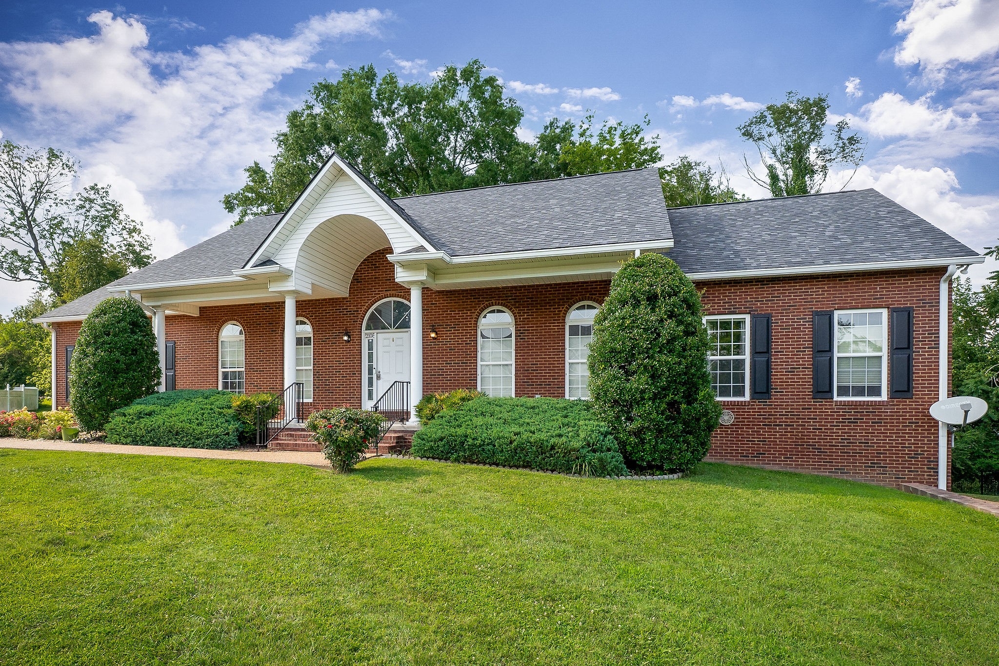 2108 Boxwood Cir