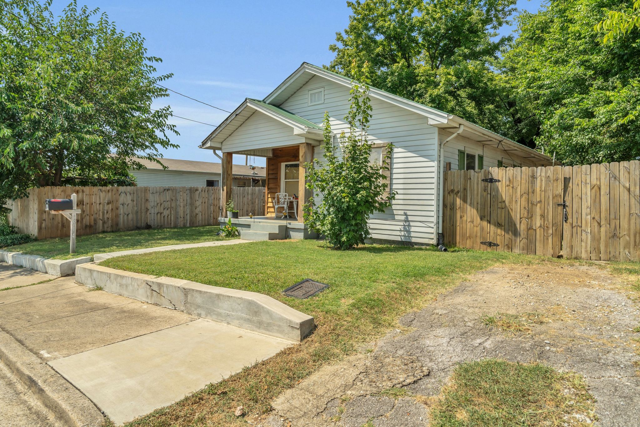514 8th Ave E