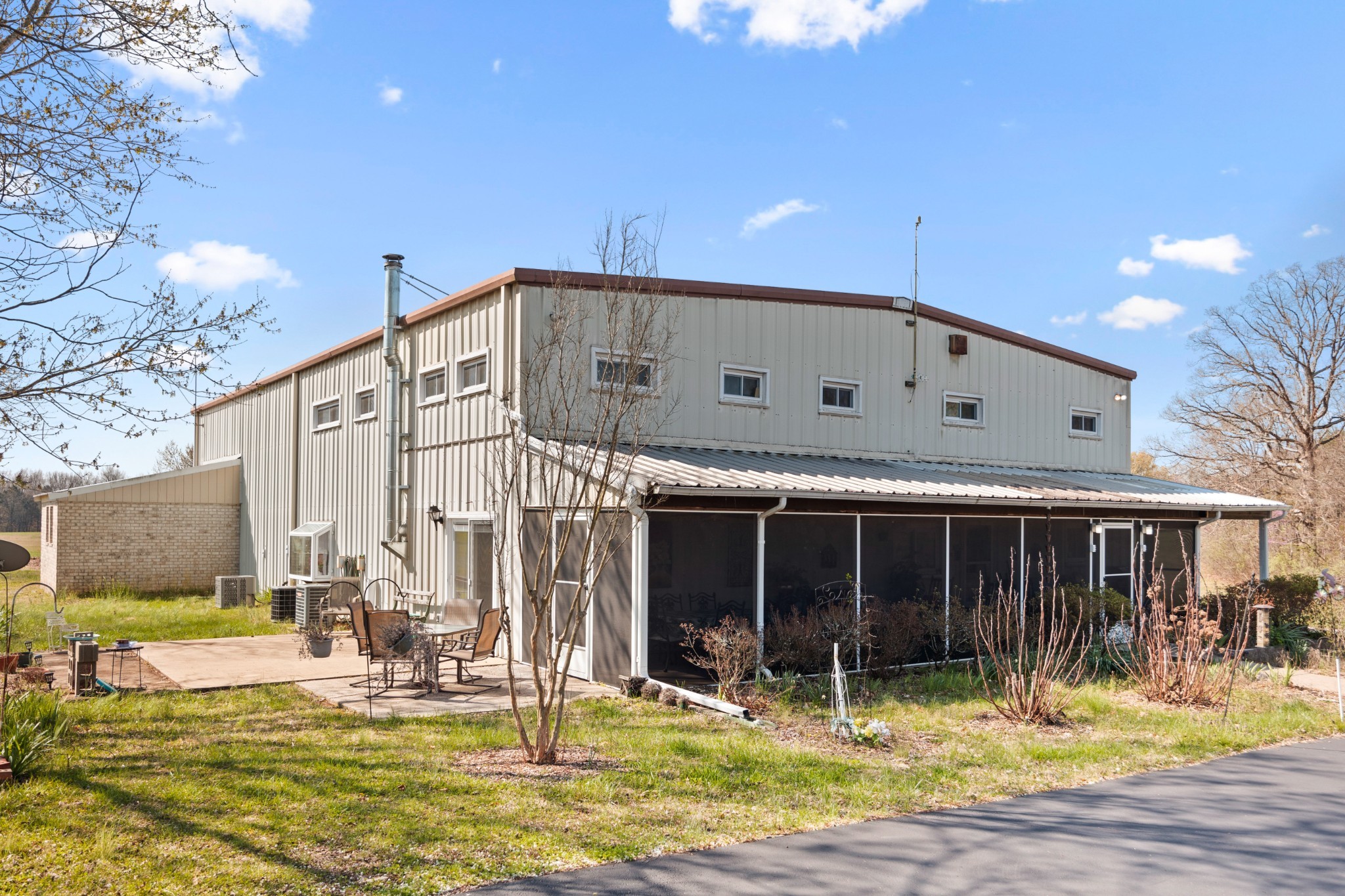 205 Gwynn Rd Hangar #8