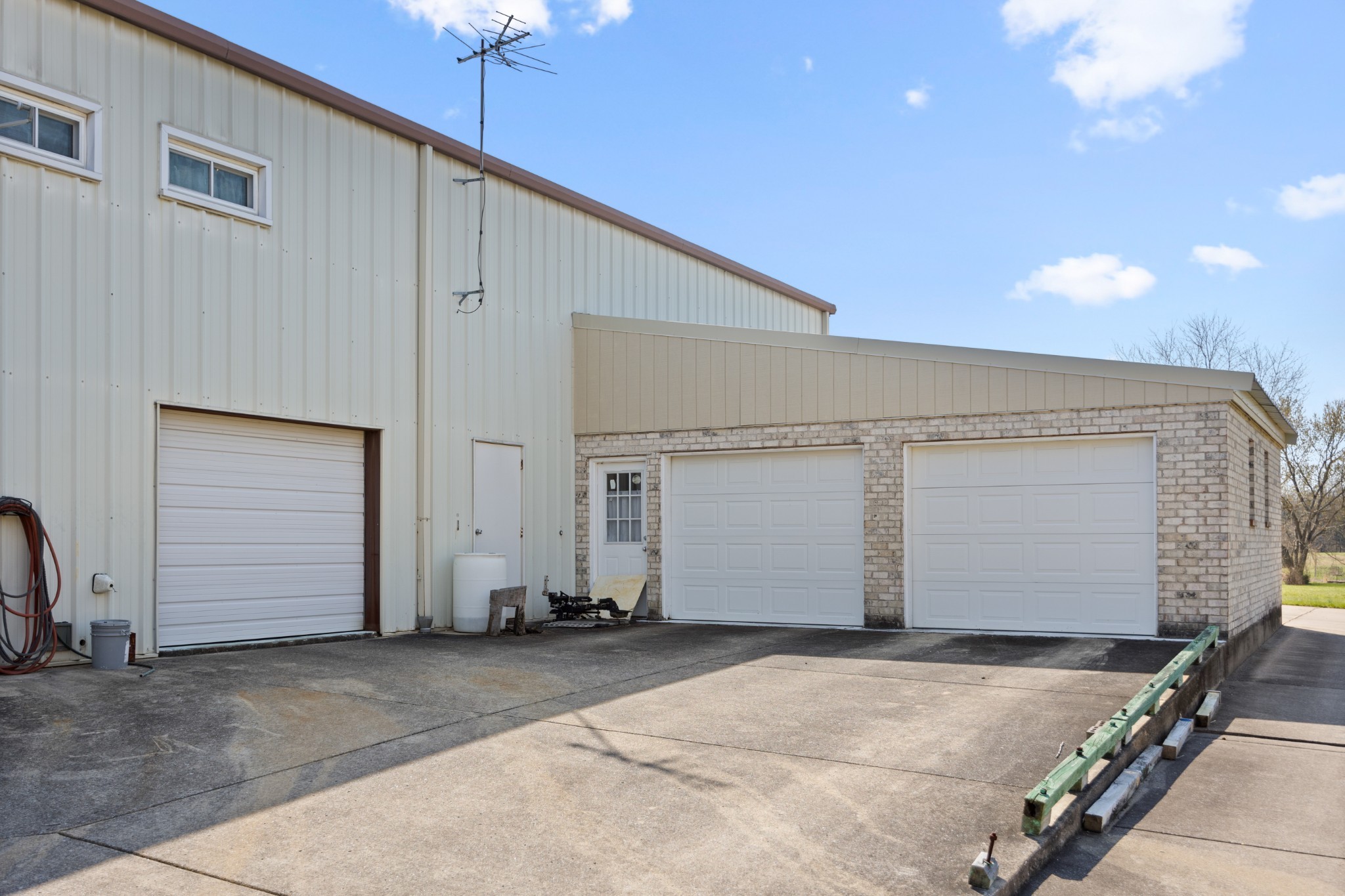 205 Gwynn Rd Hangar #8