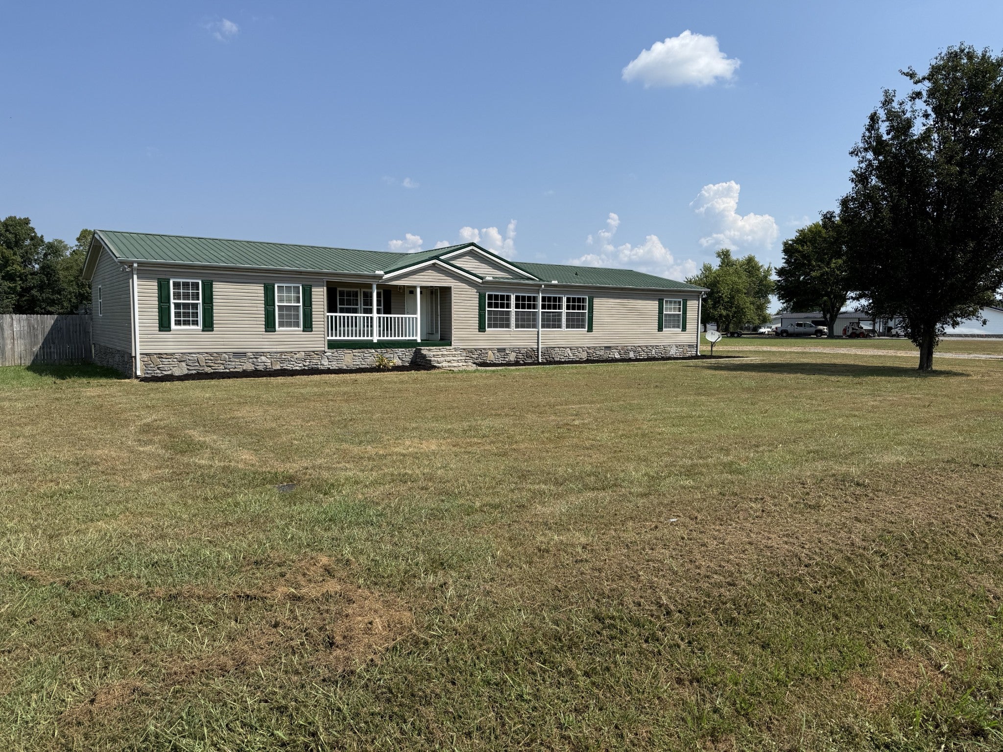 935 Pointe Ln