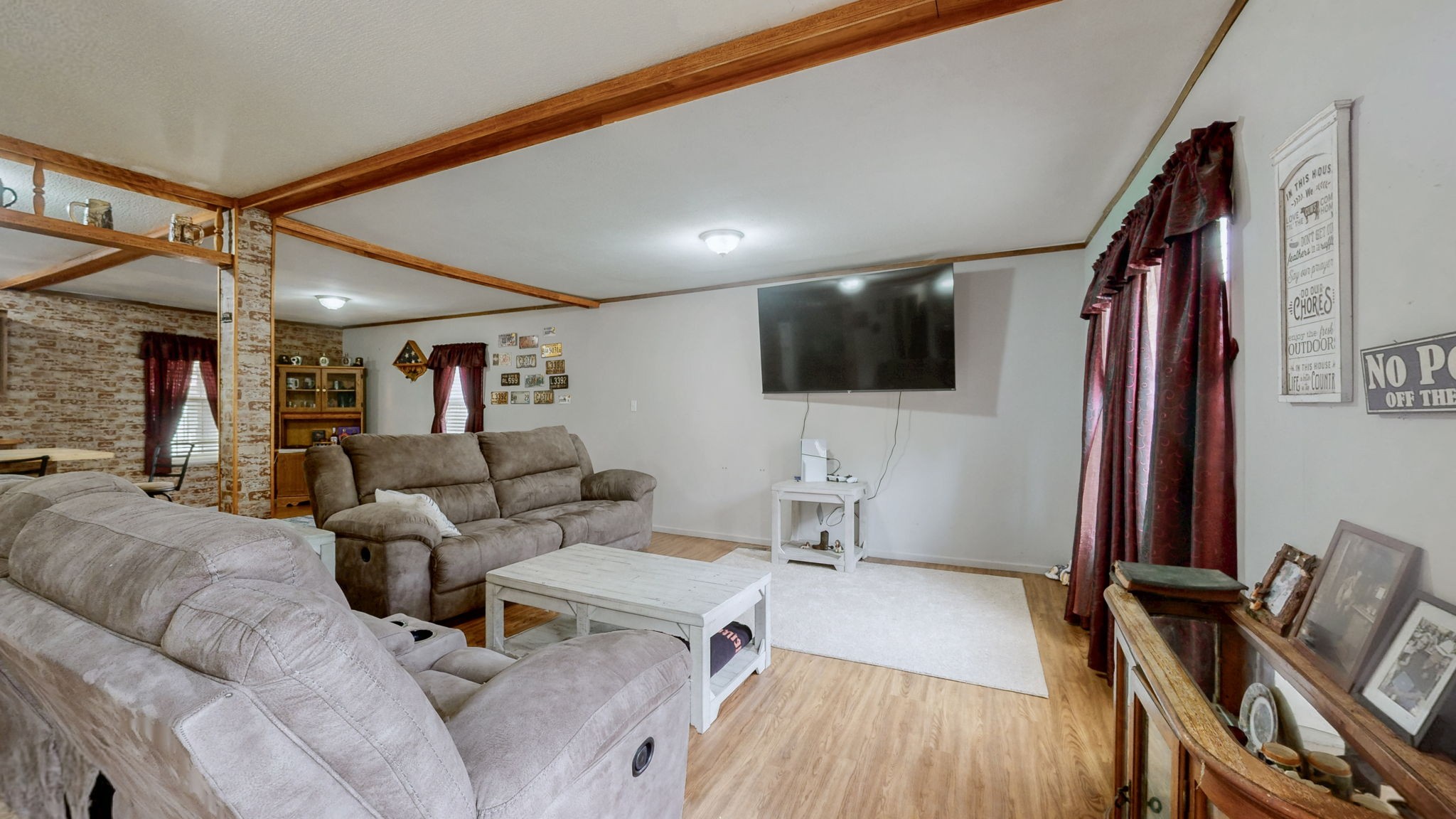 217 Sunnyfield Ln