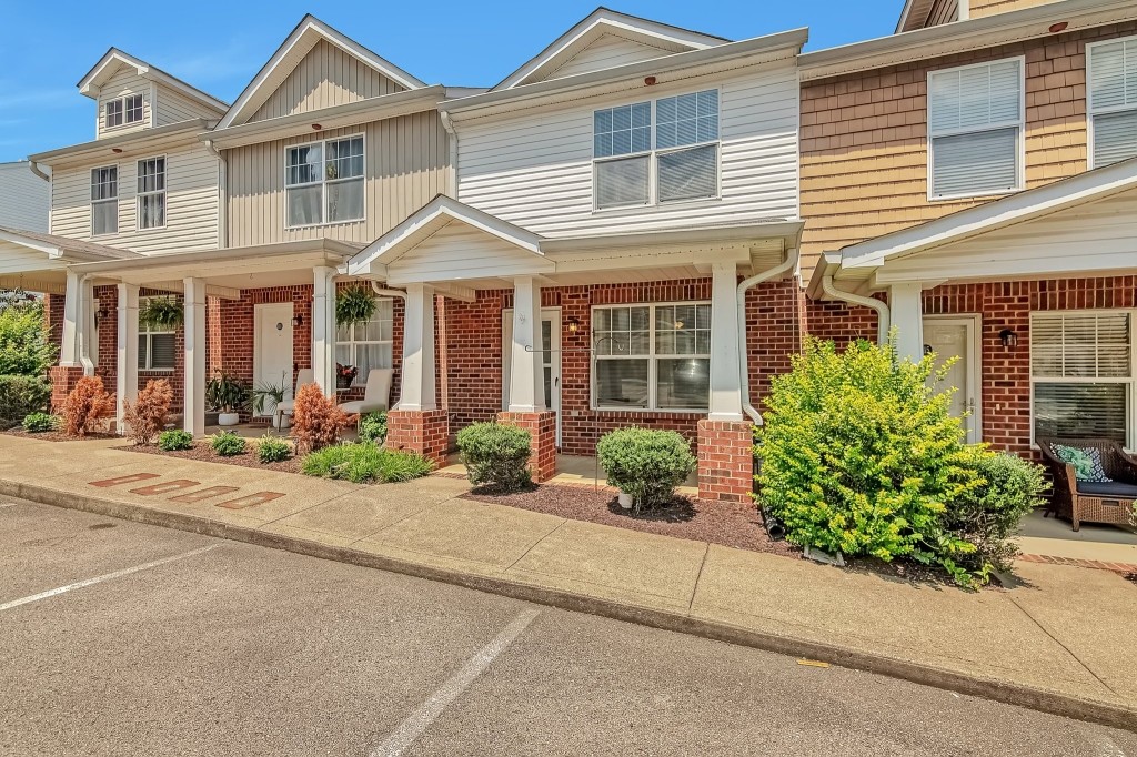 View Columbia, TN 38401 townhome