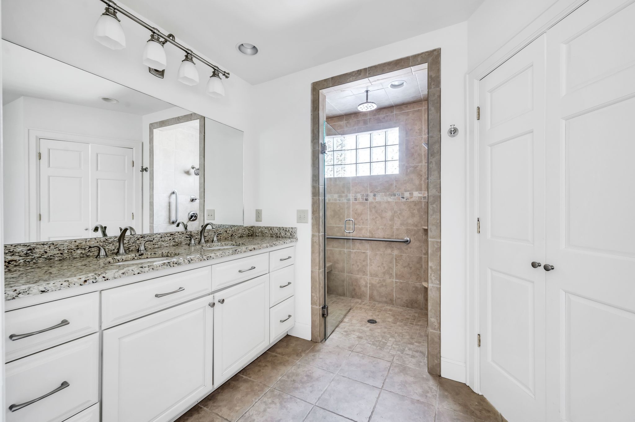 Nashville, Tennessee 37215, United States, 5 Bedrooms Bedrooms, ,5 BathroomsBathrooms,Residential,Active,17251