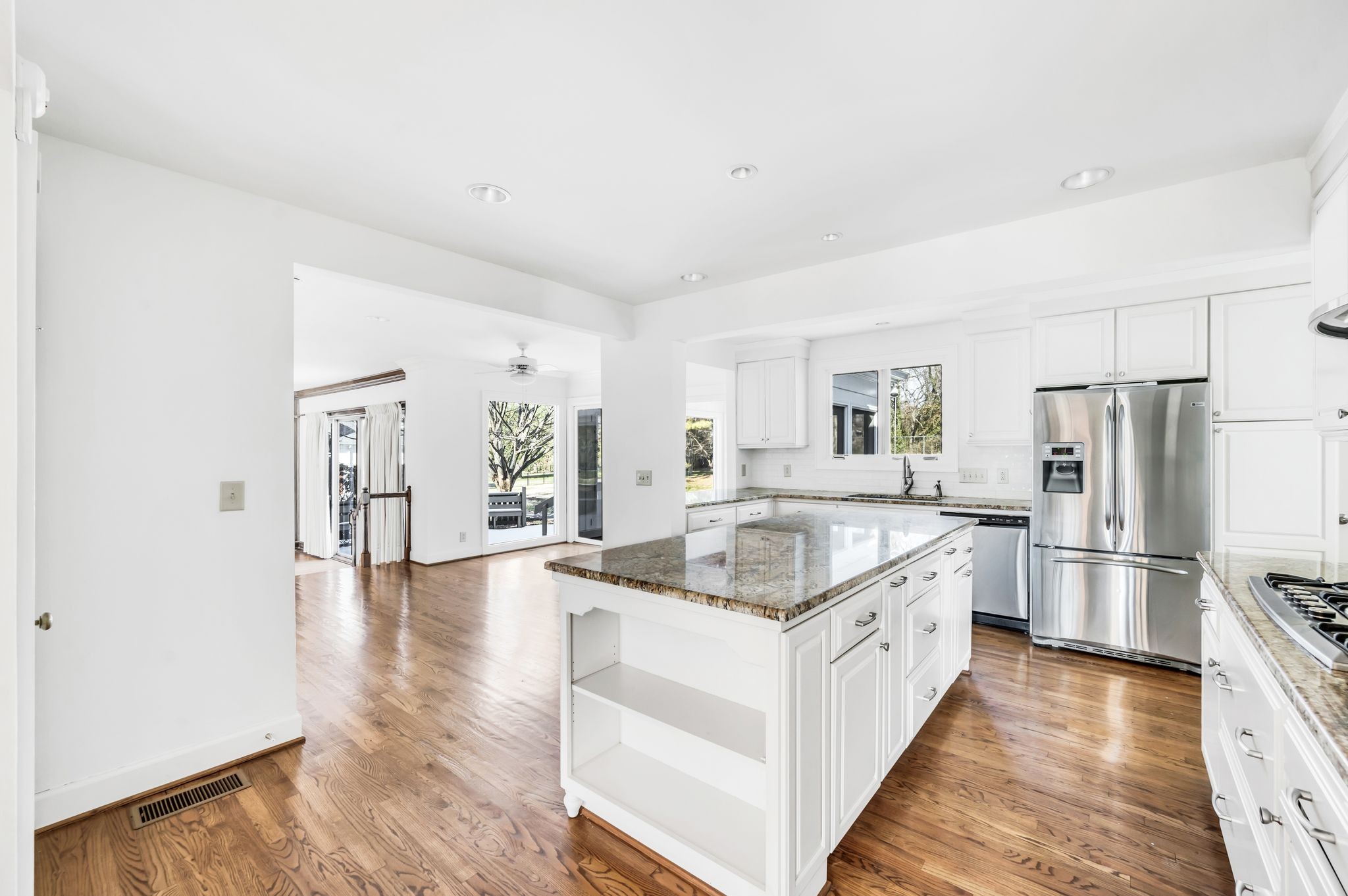 Nashville, Tennessee 37215, United States, 5 Bedrooms Bedrooms, ,5 BathroomsBathrooms,Residential,Active,17251