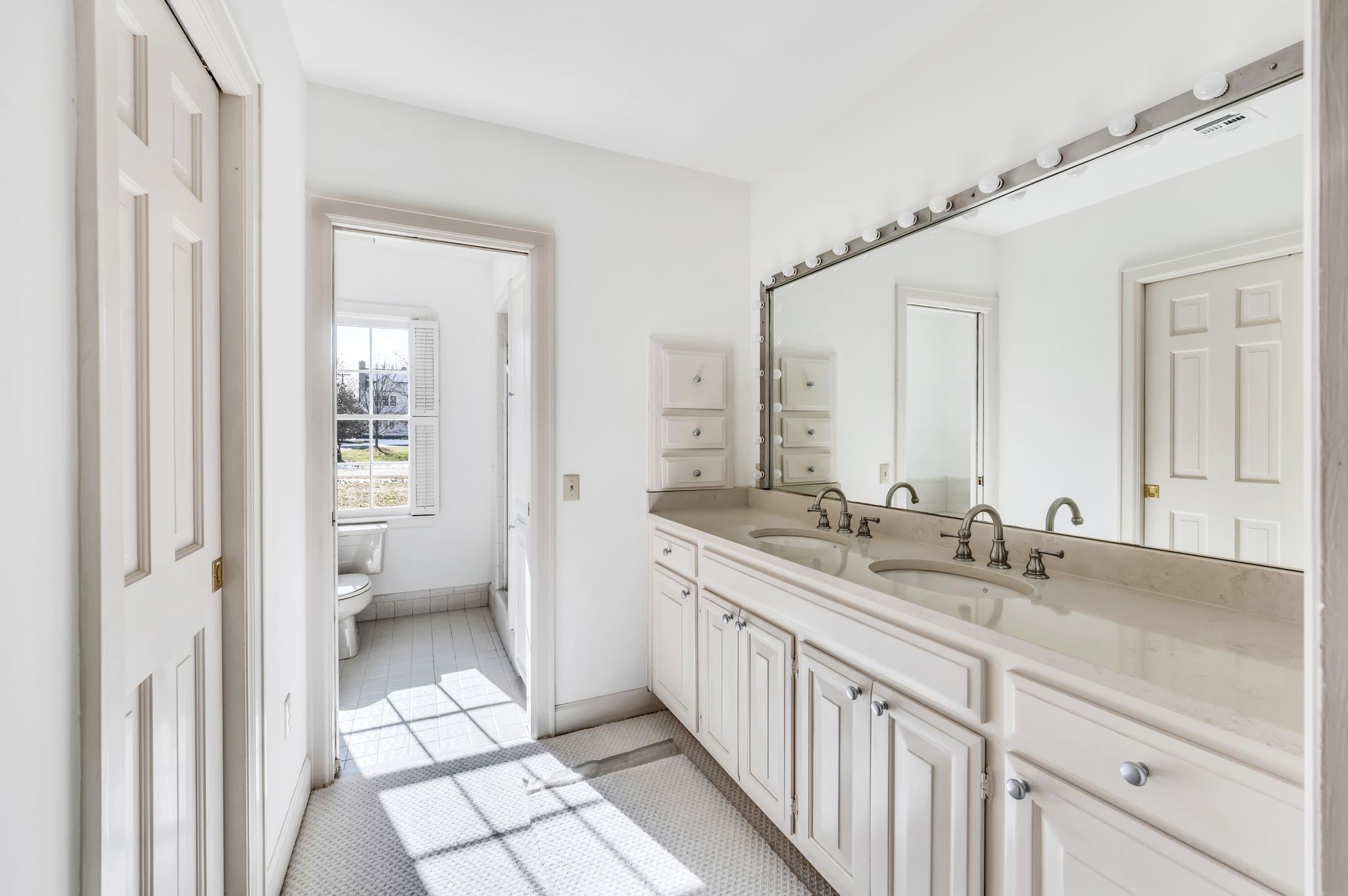 Nashville, Tennessee 37215, United States, 5 Bedrooms Bedrooms, ,5 BathroomsBathrooms,Residential,Active,17251