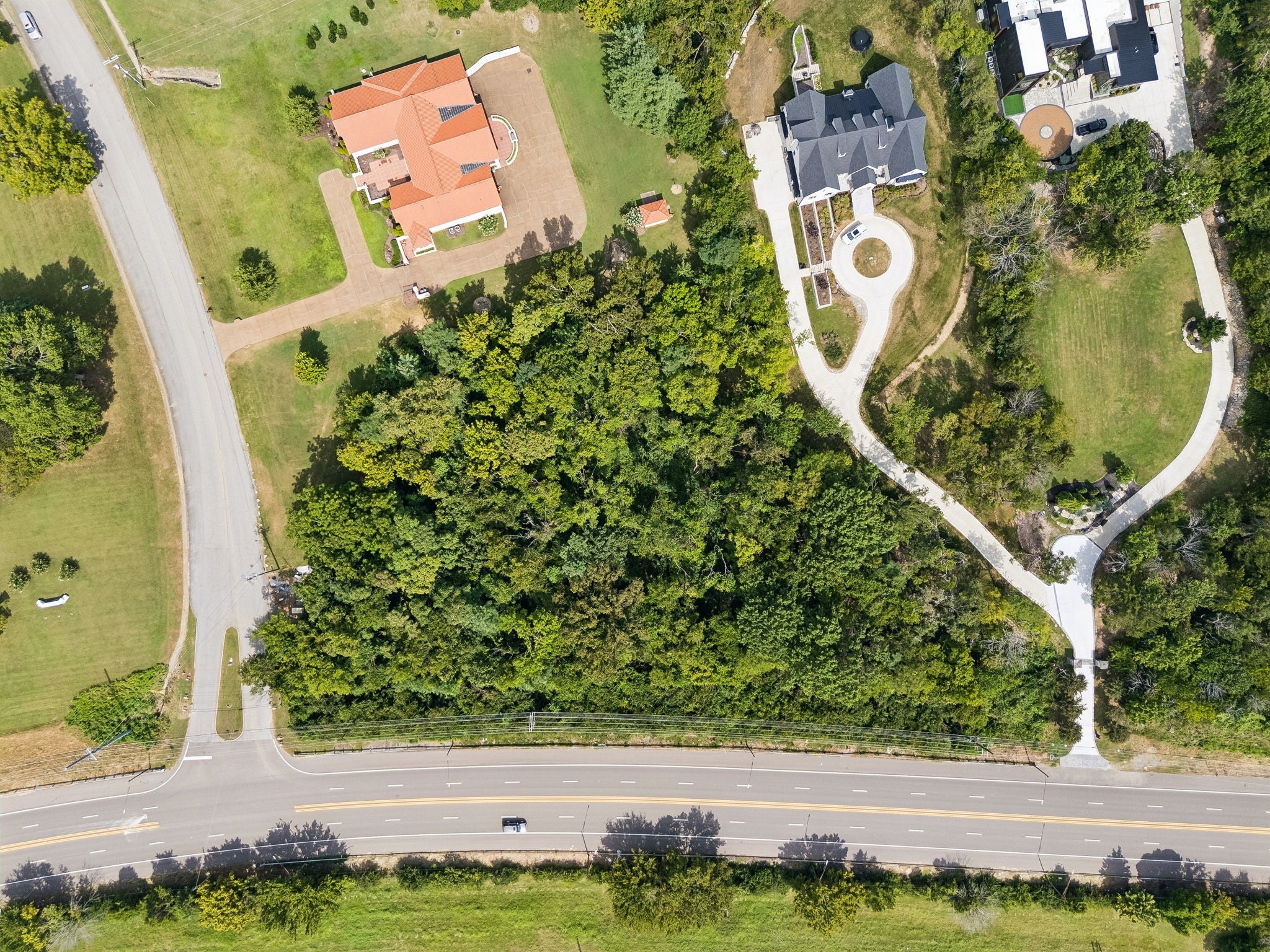 listing at 800 Lakemont Dr, Nashville