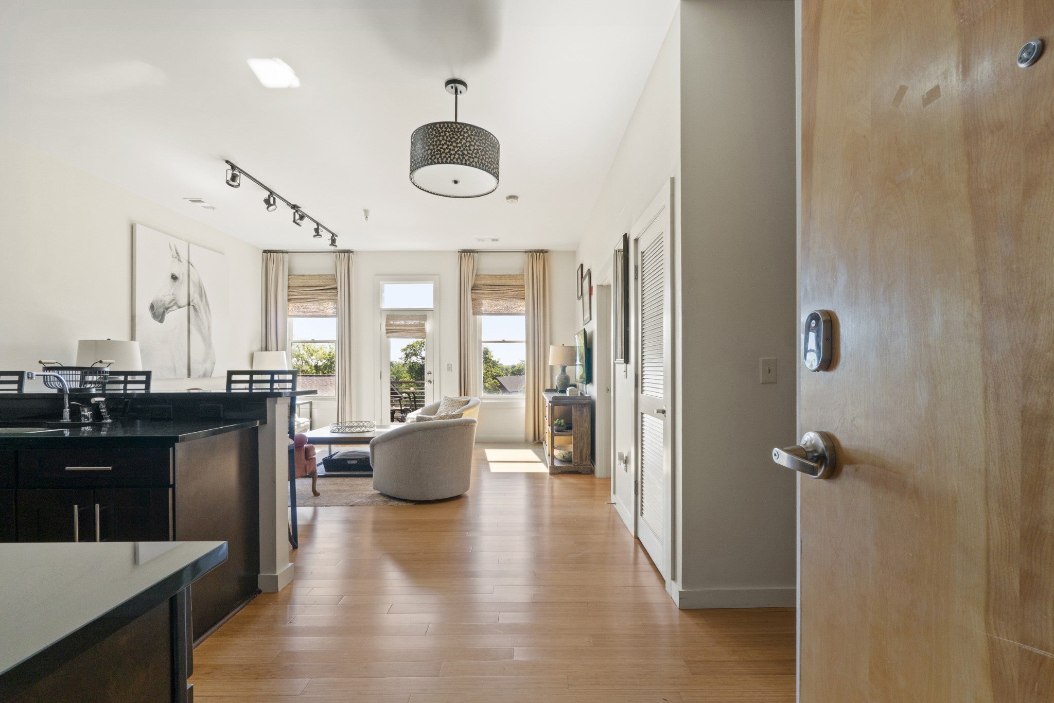 2-bed condo for sale in Nashville, TN 37212, 1706 18th Ave S 304 1706 18th Ave S 304, Nashville TN 37212 2-bed condo, photo 2 of 11