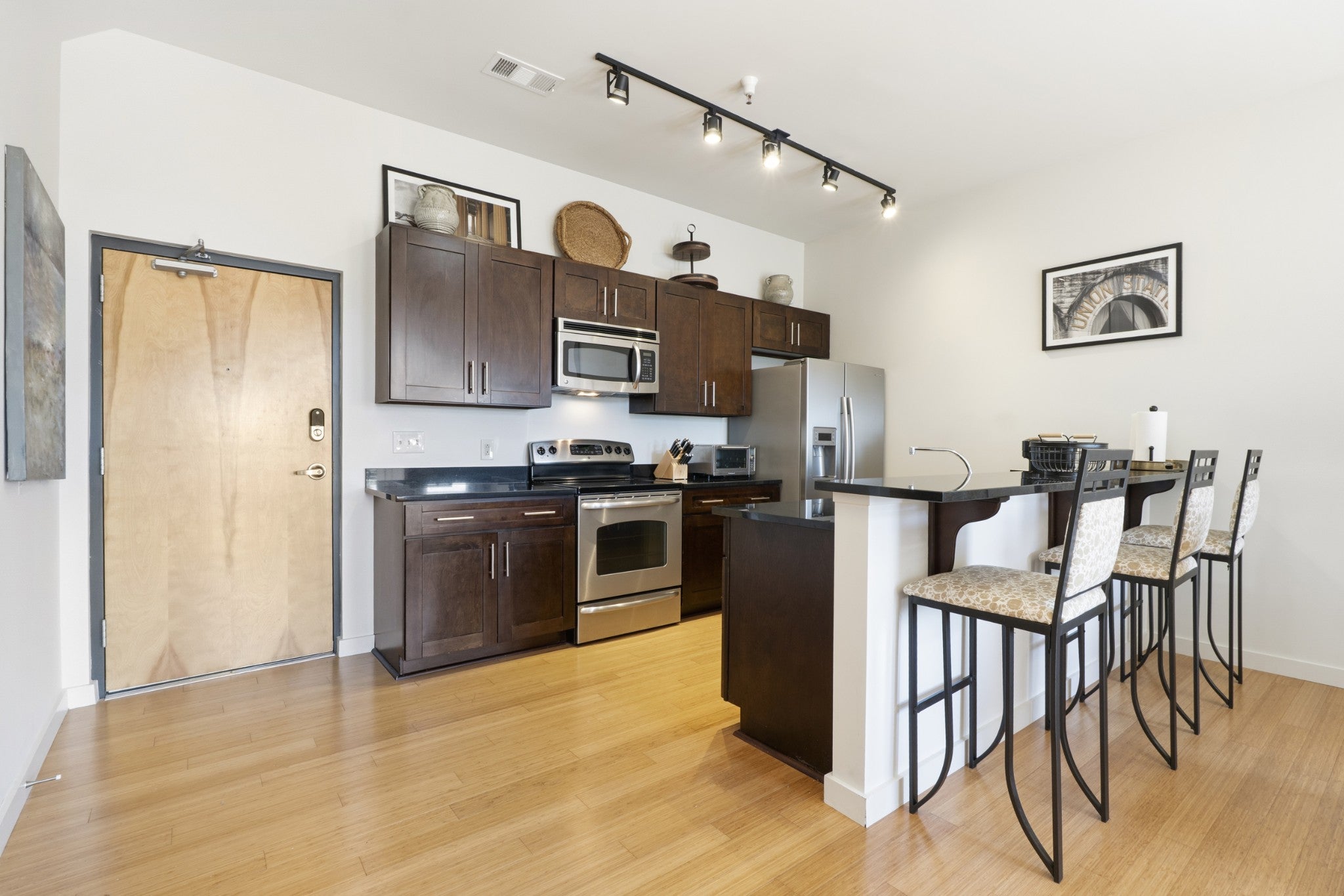 2-bed condo for sale in Nashville, TN 37212, 1706 18th Ave S 304 1706 18th Ave S 304, Nashville TN 37212 2-bed condo, photo 4 of 11