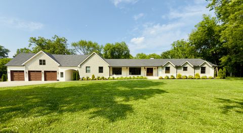 163 Lake Park Dr Hendersonville TN 37075