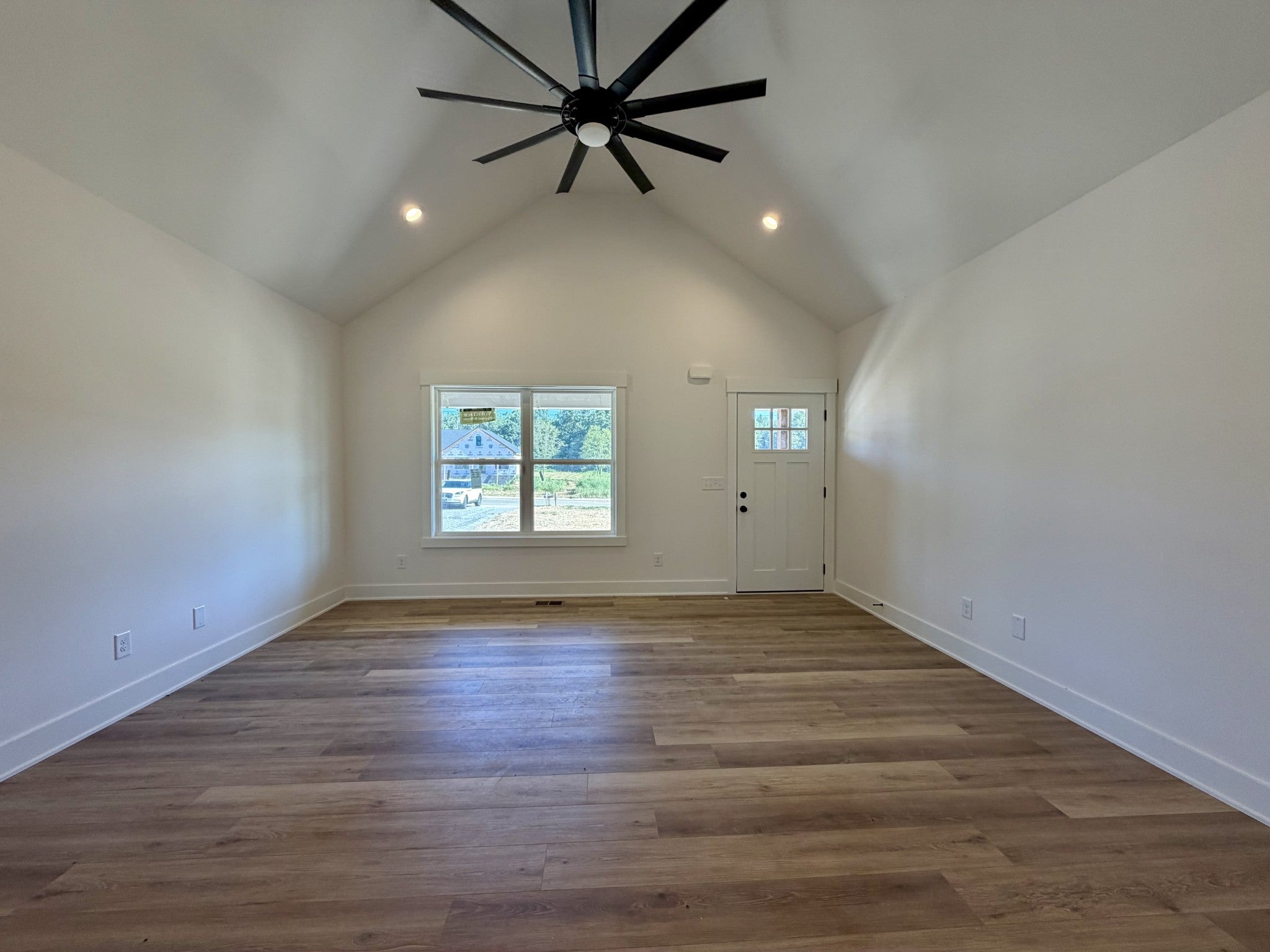 1305 Vickie Ln