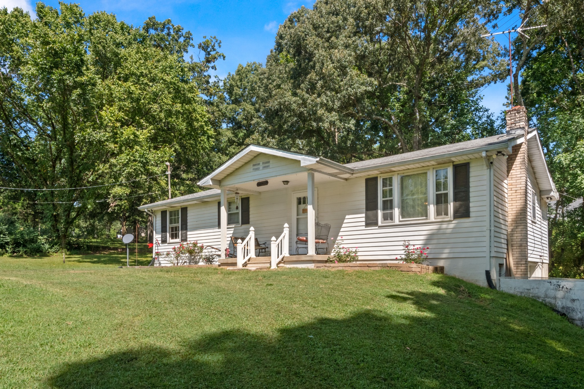 1284 Highway 96 N