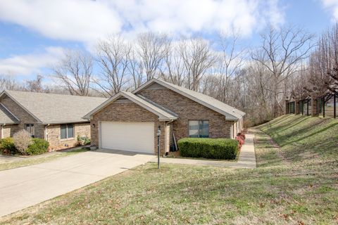 457 Country Club Ct Clarksville TN 37043