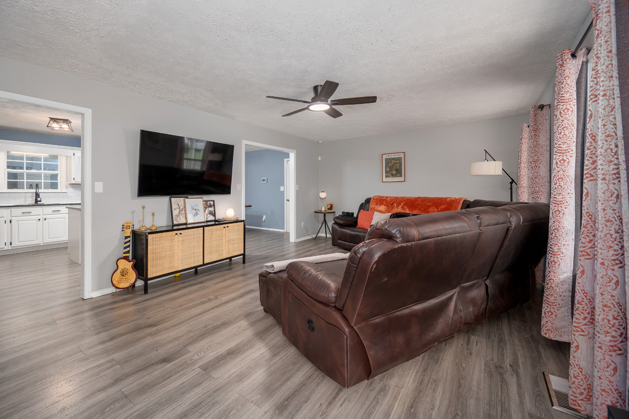 115 Pin Oaks Ln