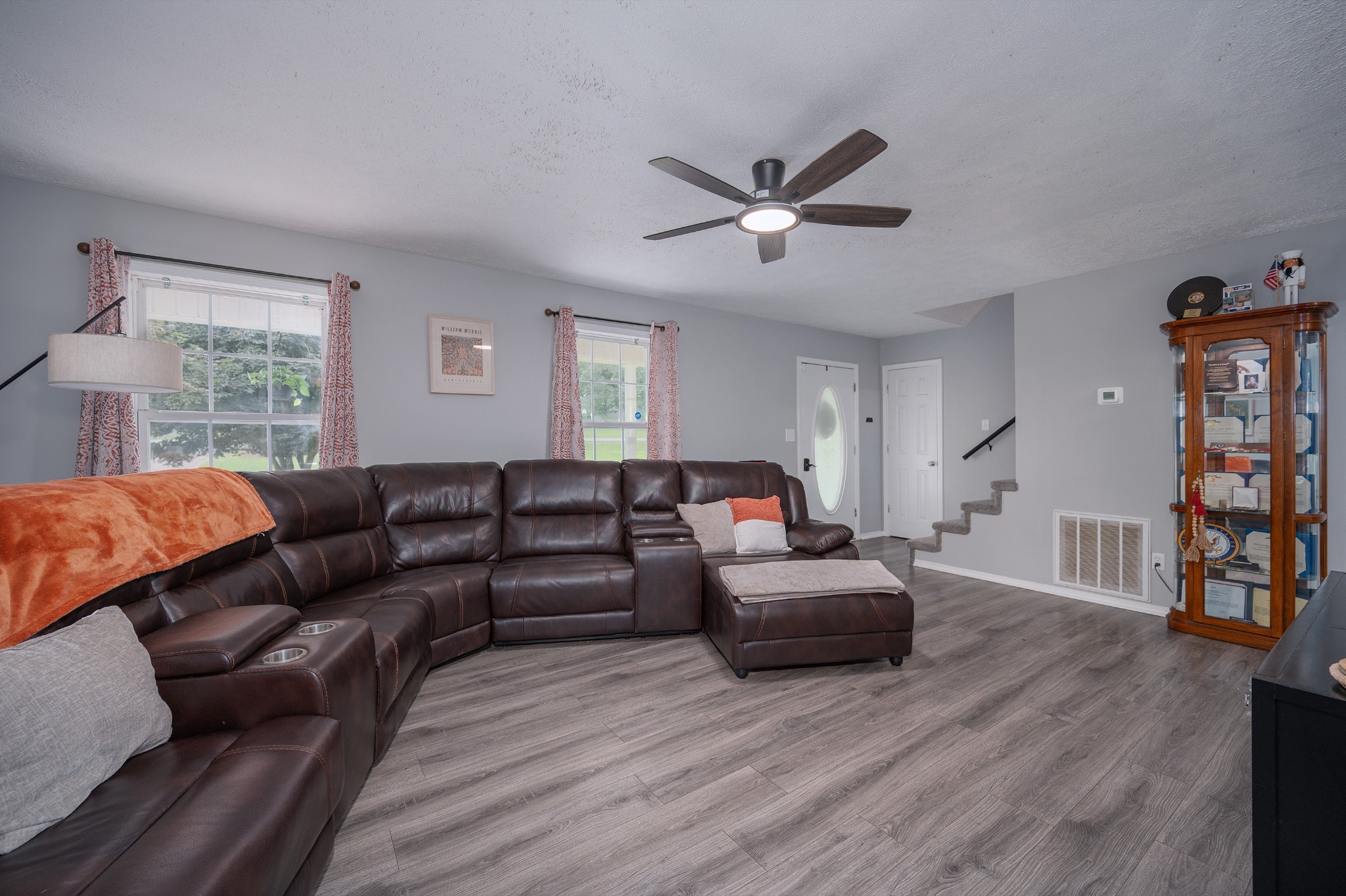 115 Pin Oaks Ln