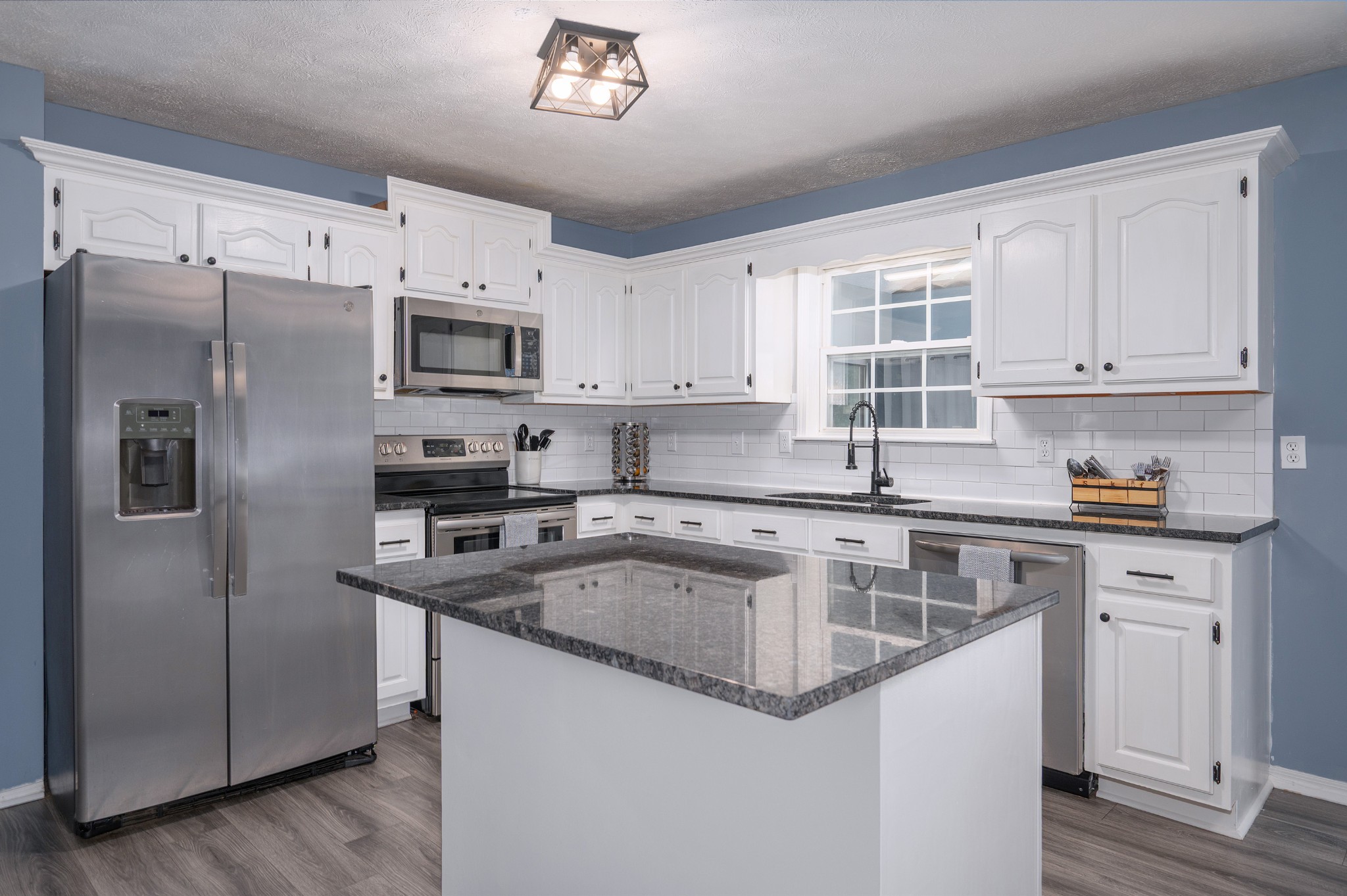 115 Pin Oaks Ln