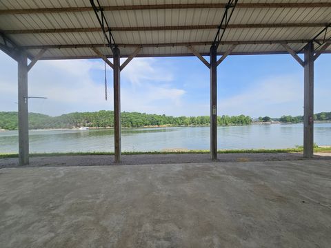 885 River Front Dr Clifton TN 38425