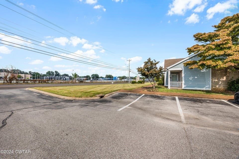 382 Carriage House Dr H