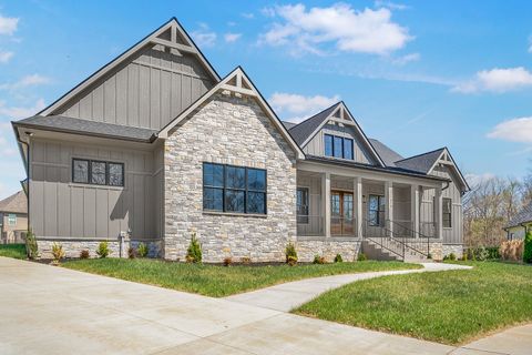 879 Shady Bluff Trl Clarksville TN 37043