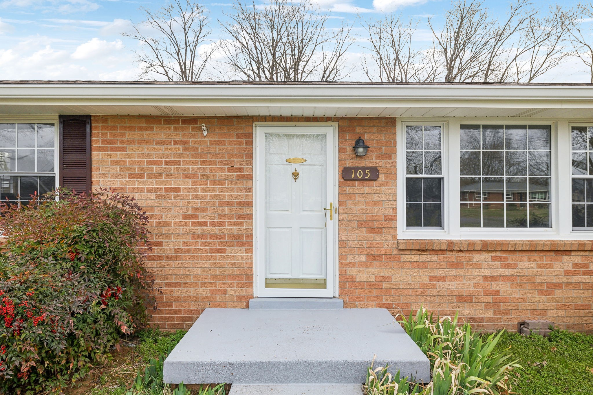 105 McArthur Dr