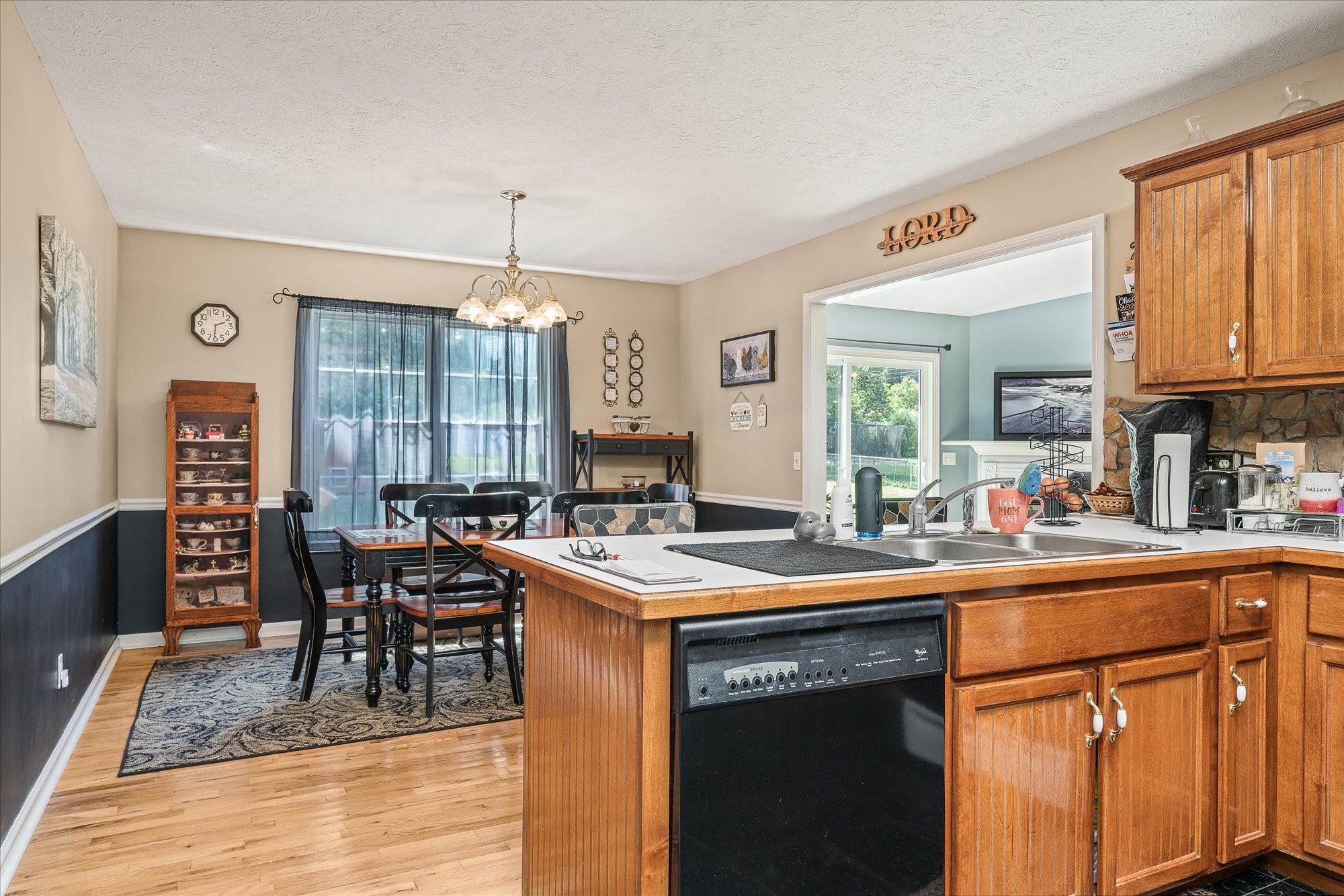 4010 Huntington Dr