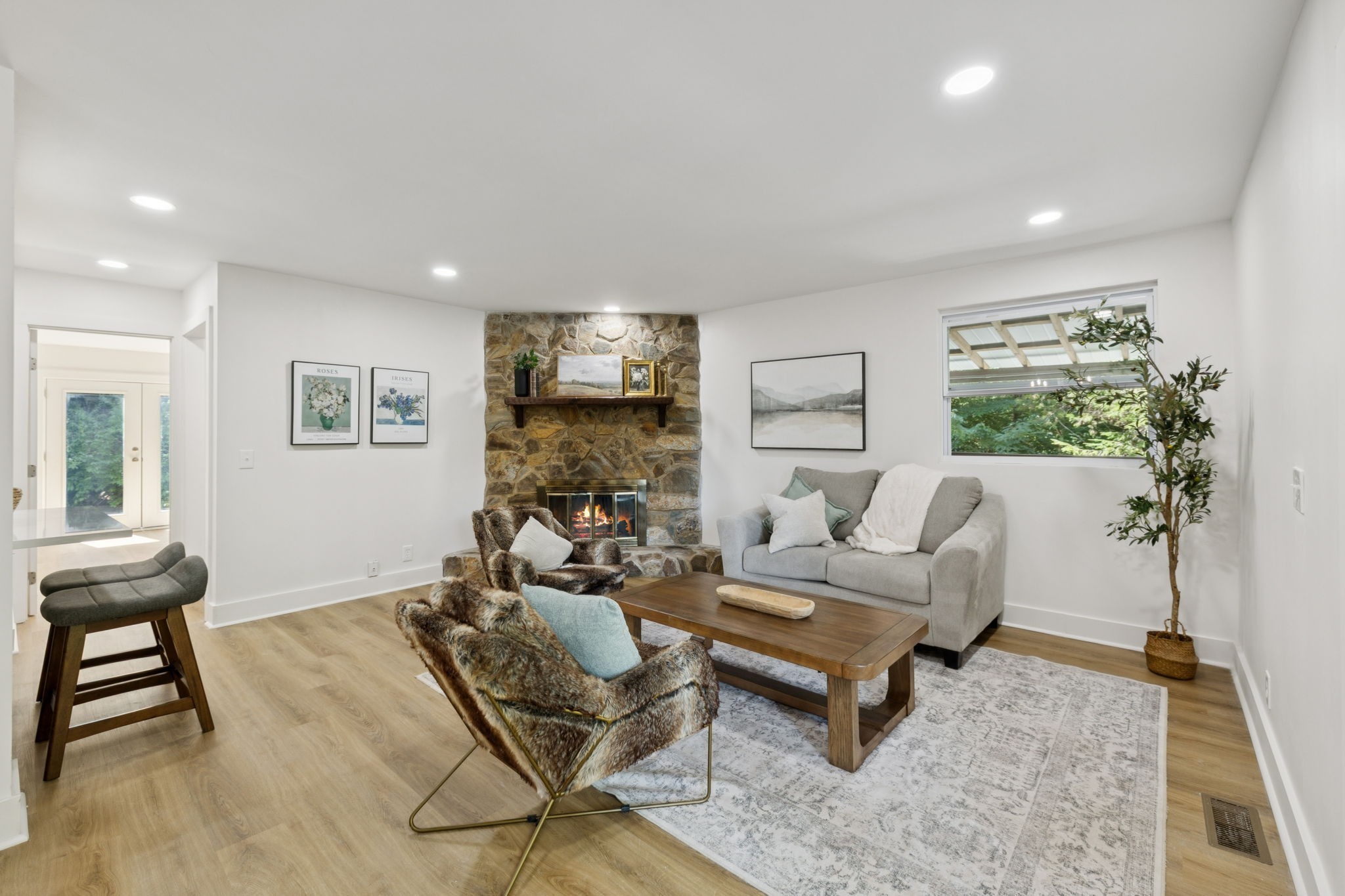 1016 Rustic Hills Dr