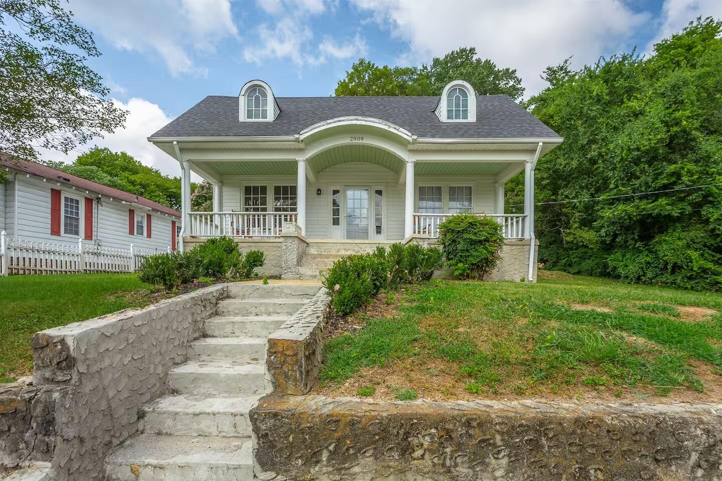 2909 E Crescent Circle