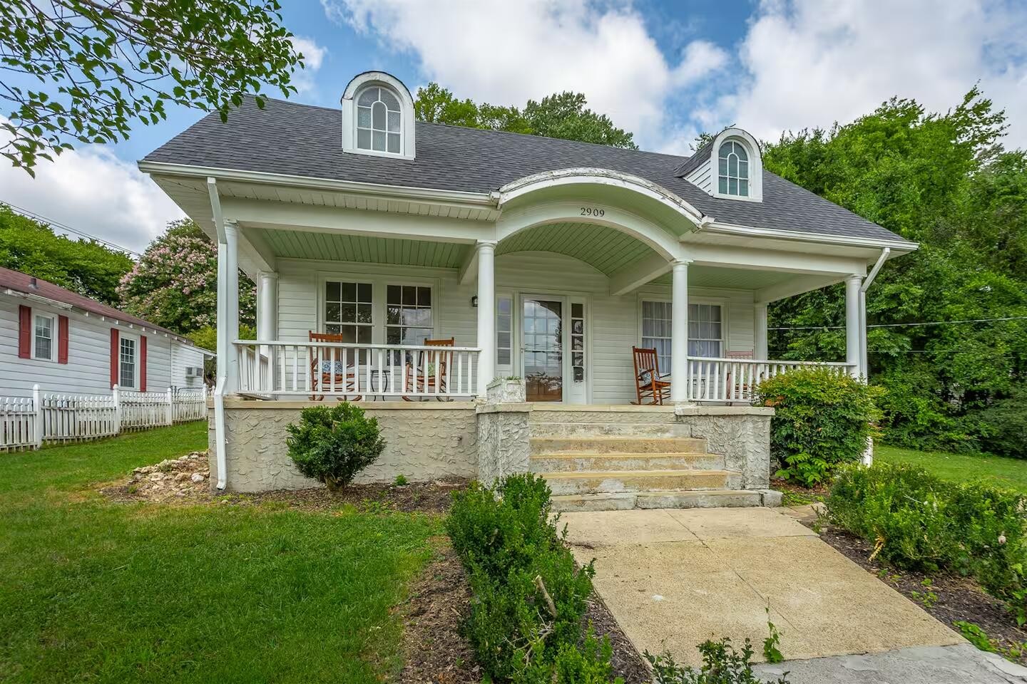 2909 E Crescent Circle