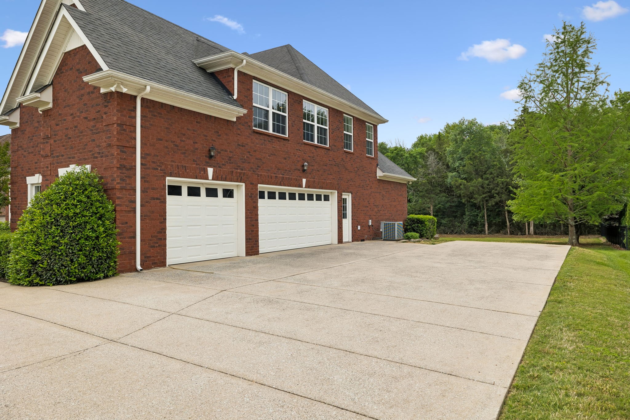 5423 Cliffstone Dr