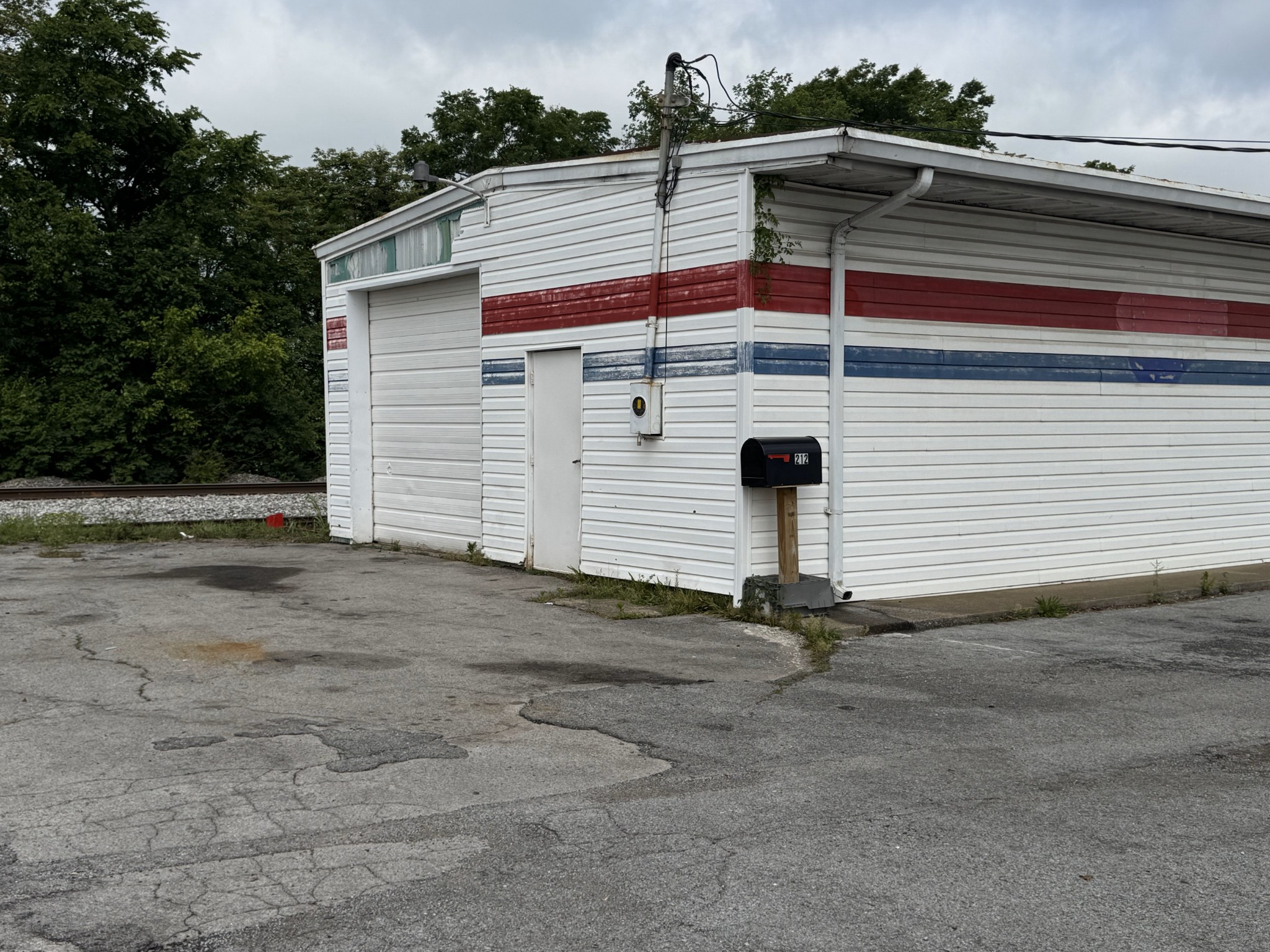 212 Lowry St
