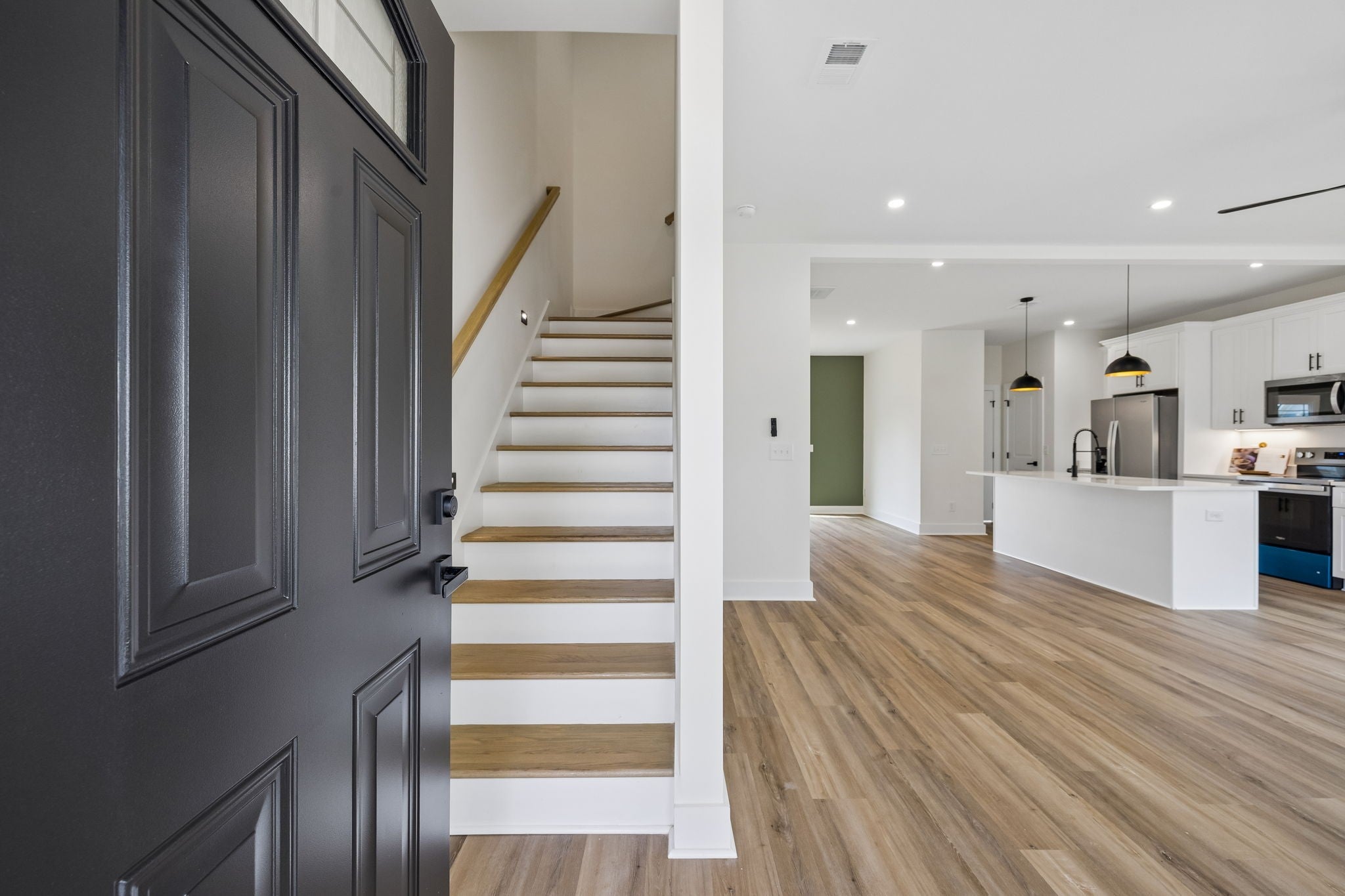 206 15th Ave W