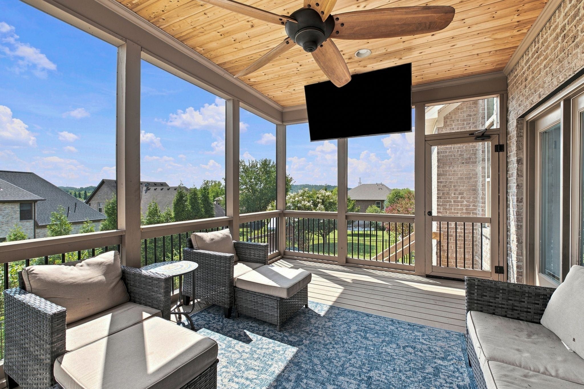 2211 Chantry Place Lane