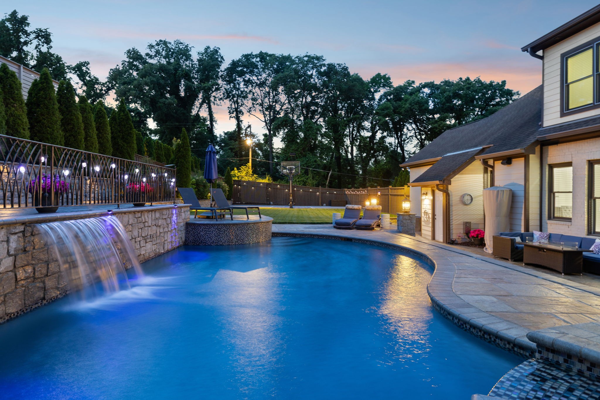 4001 Wallace Ln