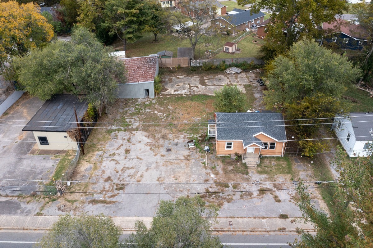 701 Douglas Ave