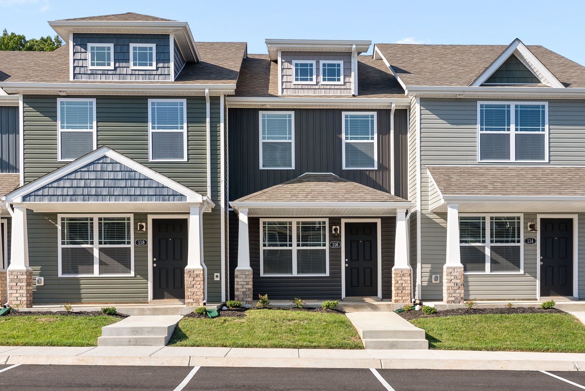 Clarksville, Tennessee 37040, United States, 2 Bedrooms Bedrooms, ,3 BathroomsBathrooms,Residential,Active,116575